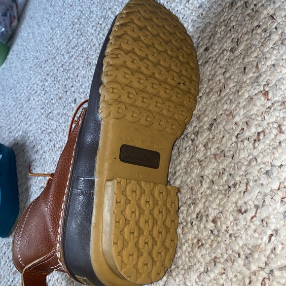 L.L. Bean Women's 8" Bean Boots, Tumbled-Leather Chamois-Lined Size 7 - Picture 8 of 15